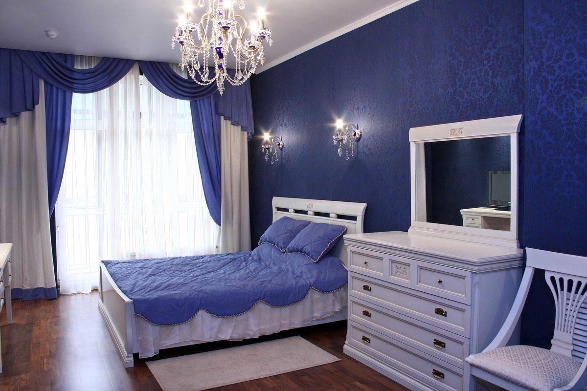 Спальня в строгом синем цвете